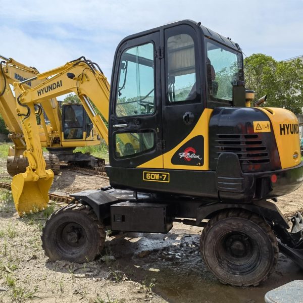 Hyundai 60W  wheel Excavator