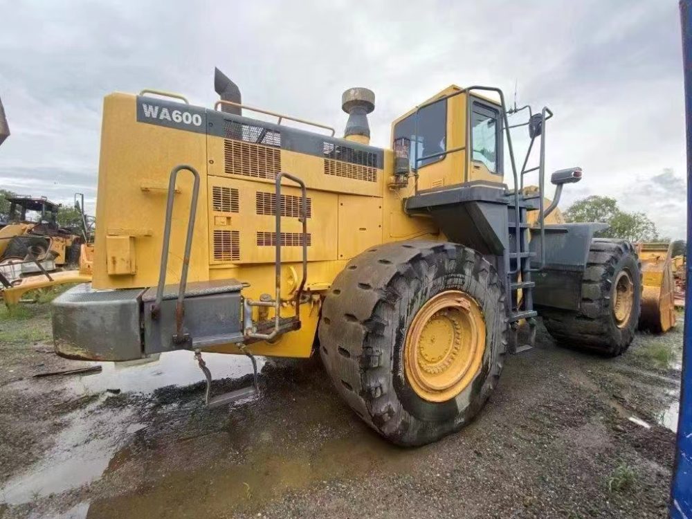 Komatsu Loader WA600