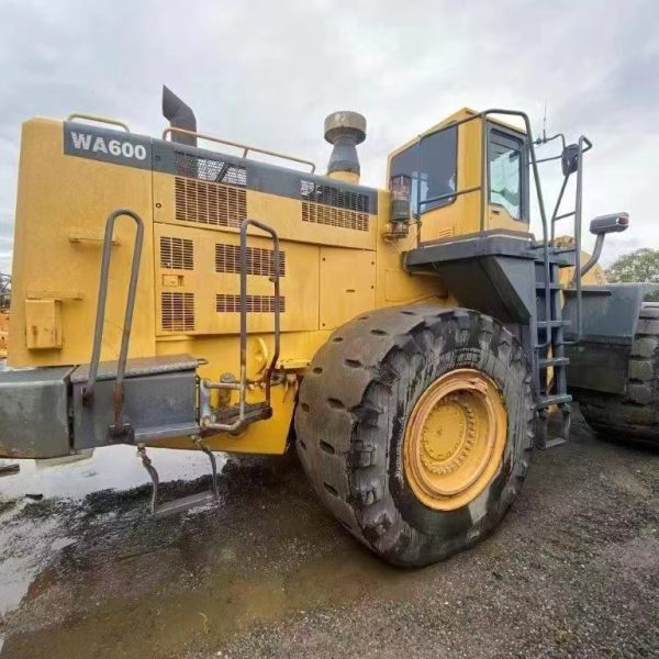 Komatsu Loader WA600