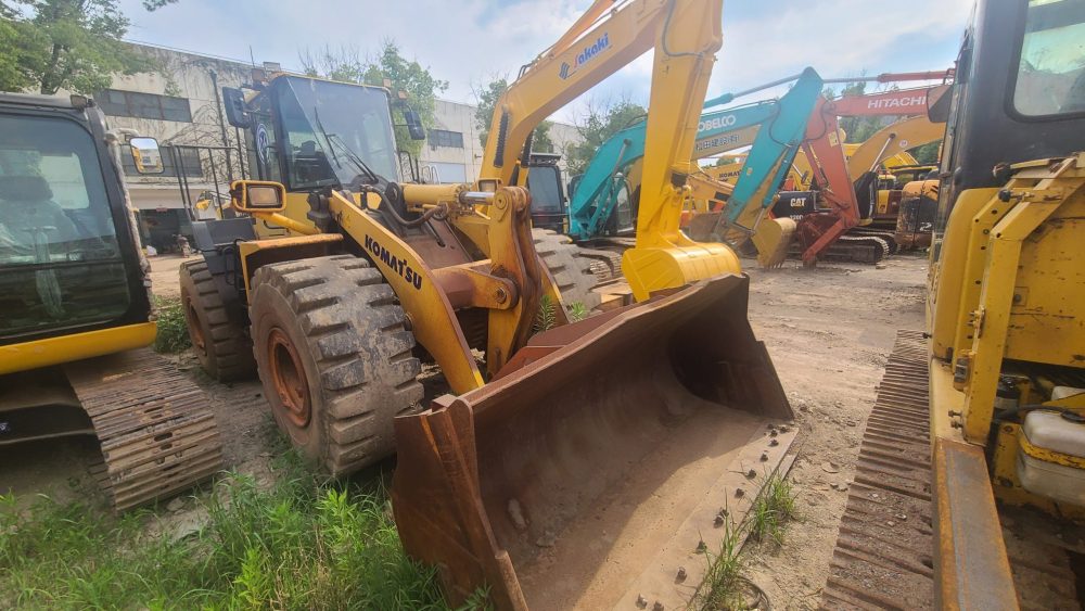 Komatsu WA470-6 Loader original color manufacture year 2014 perfect condition best quality - Image 8
