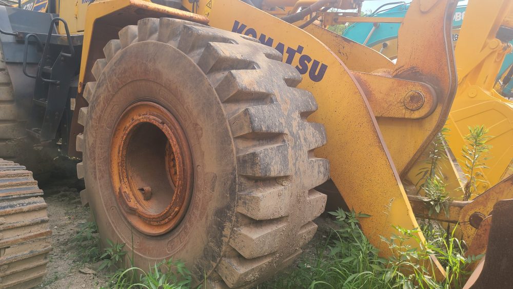 Komatsu WA470-6 Loader original color manufacture year 2014 perfect condition best quality - Image 4