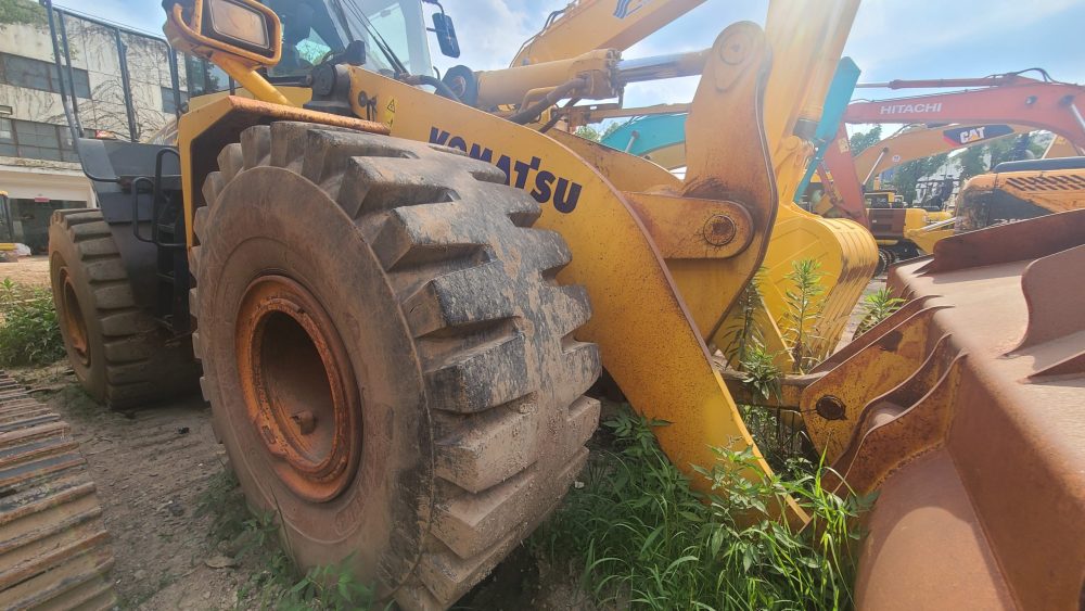 Komatsu WA470-6 Loader original color manufacture year 2014 perfect condition best quality - Image 5