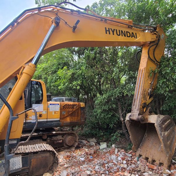 Hyundai 225LC-9T made year 2016 Excavator best high quality used machine