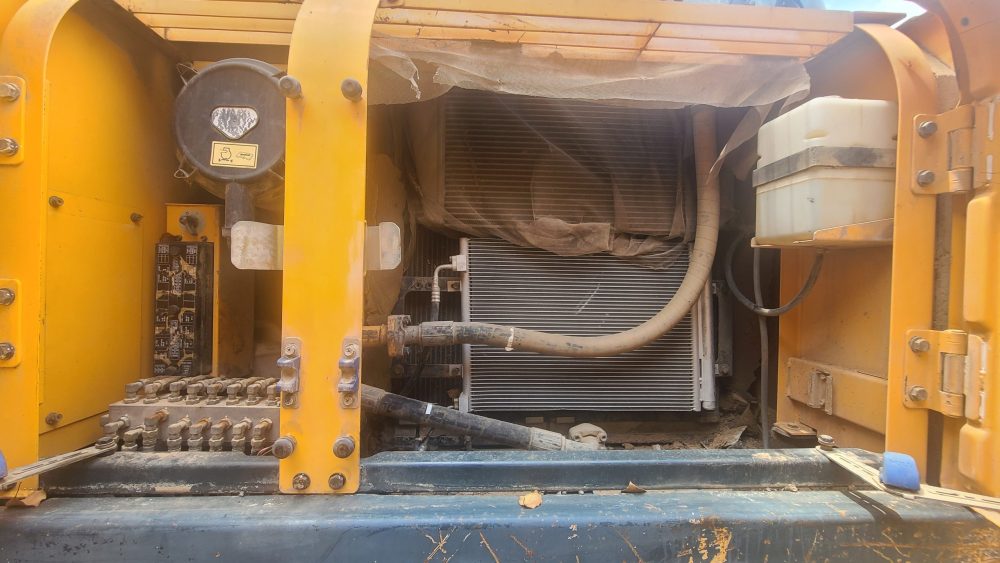 Hyundai 225LC-9T made year 2016 Excavator best high quality used machine - Image 12