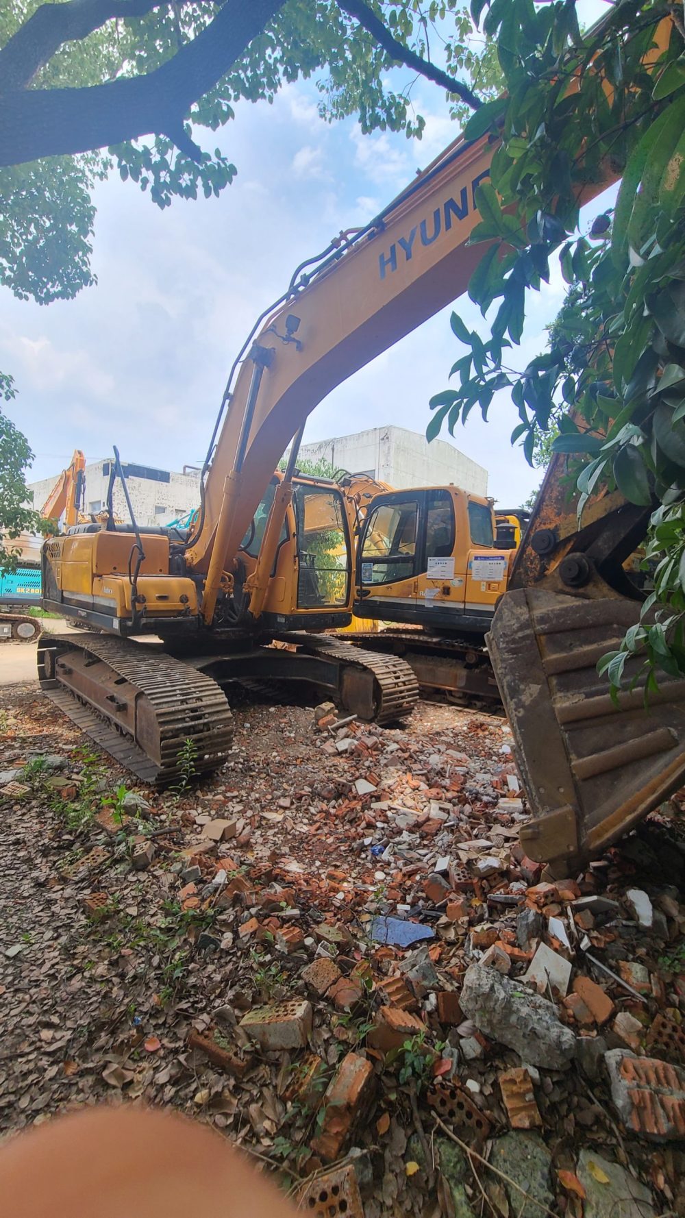 Hyundai 225LC-9T made year 2016 Excavator best high quality used machine - Image 4