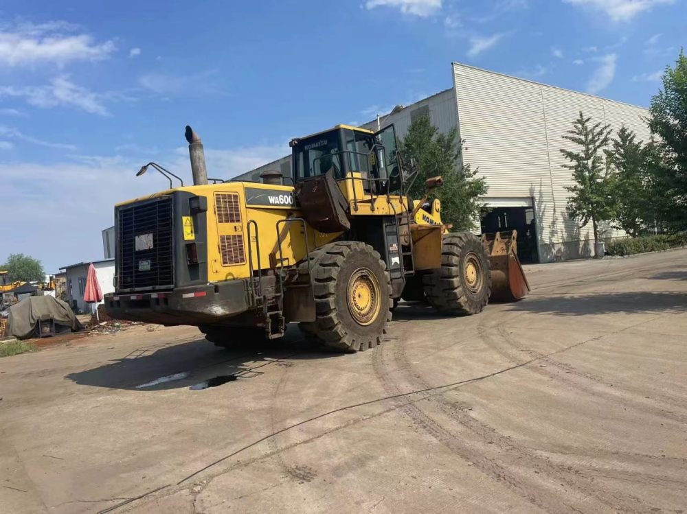 Komatsu PC600-6 2012 Used Loader- great condition - Image 3