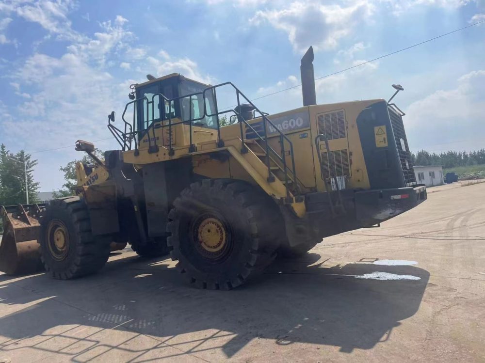 Komatsu PC600-6 2012 Used Loader- great condition - Image 4