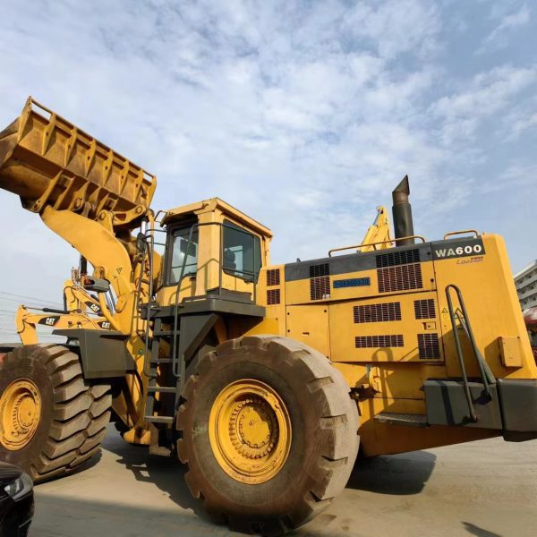 Komatsu WA600-3 used loader Reliable and Efficient for heavy duty