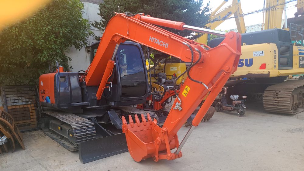 used Hitachi ZX70 Excavator (2013) ZAXIS model - Image 2