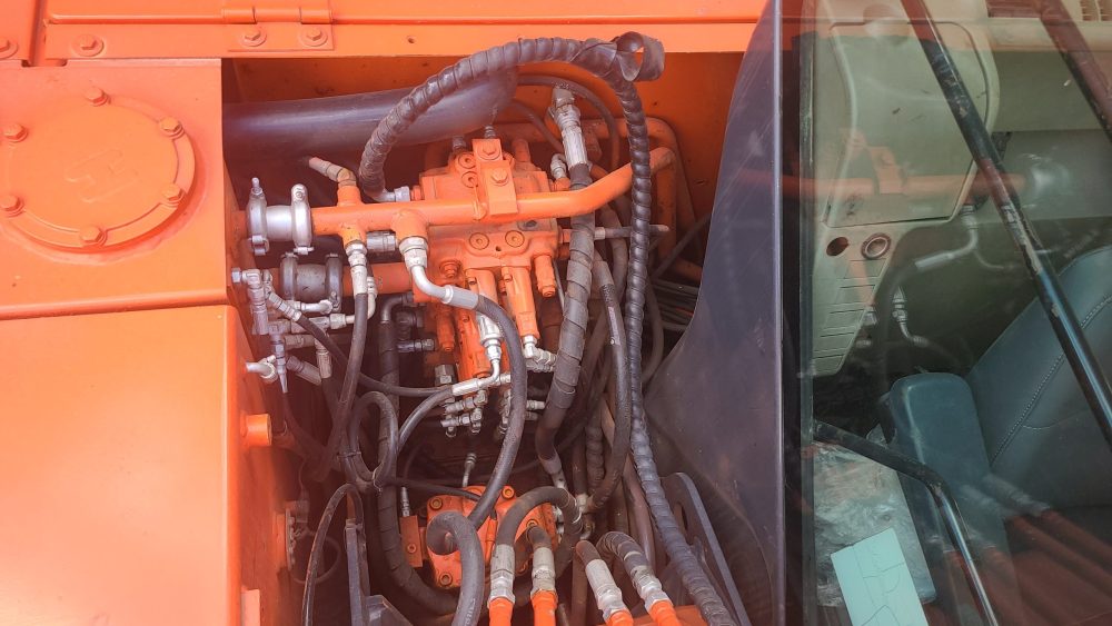 used Hitachi ZX70 Excavator (2013) ZAXIS model - Image 3