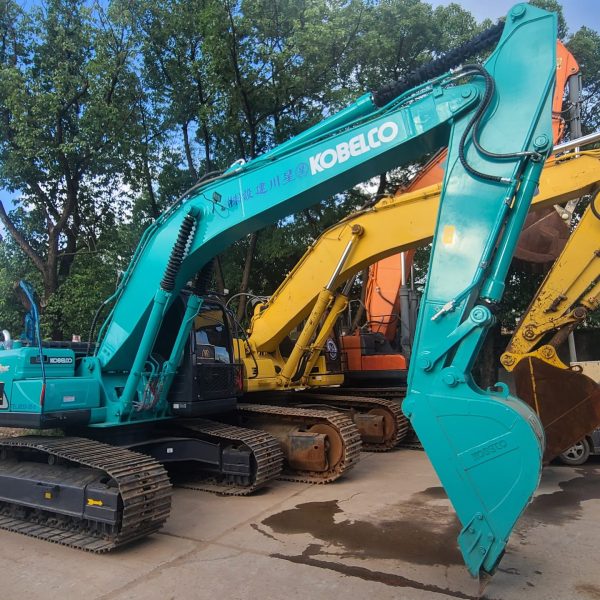 Kobelco SK200 Excavator - Power and Precision for Heavy-Duty Projects