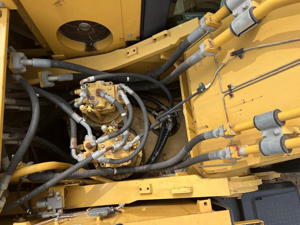 CAT 349E caterpillar used Excavator (2018) - Image 2