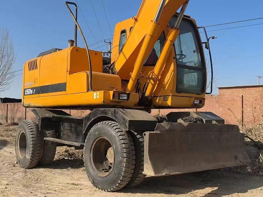 Hyundai R150-7 year 2013 Wheel Excavator (6)
