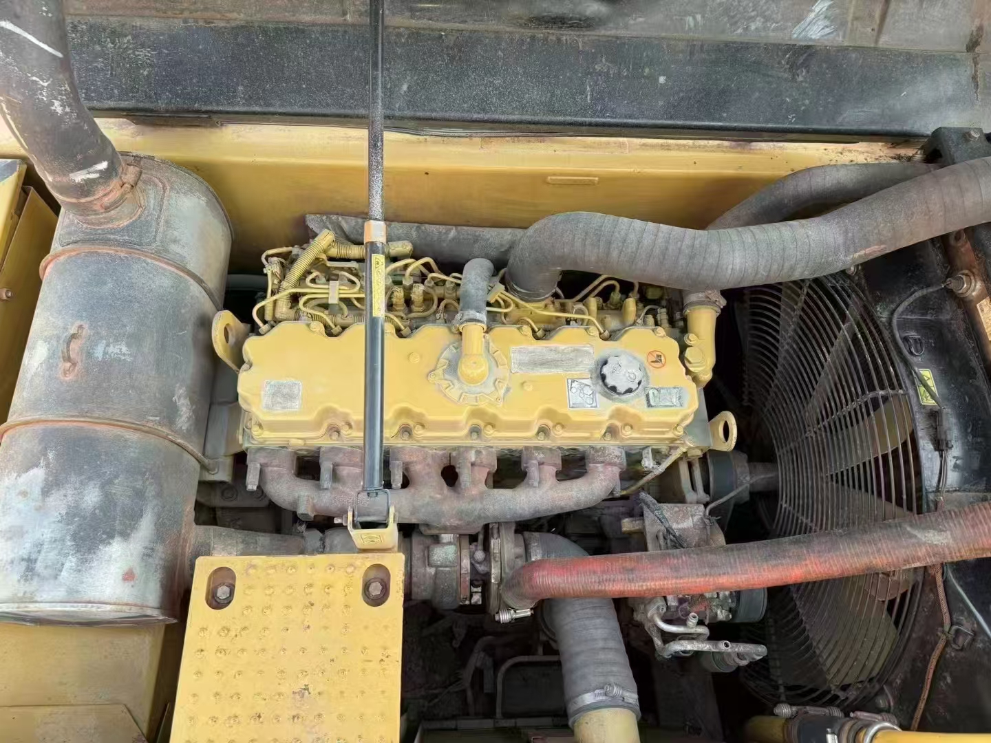 How to Check an Excavator's Engine and Hydraulic System Before Buying
